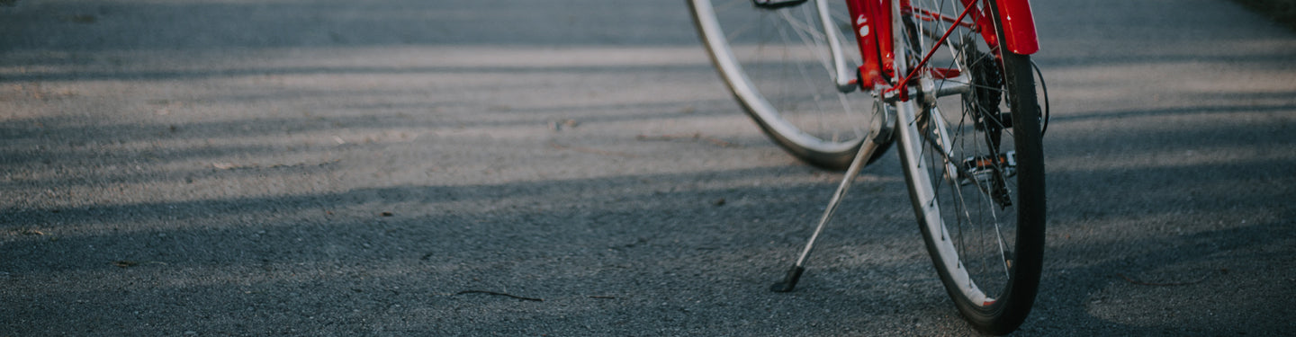Vélo posé sur une béquille